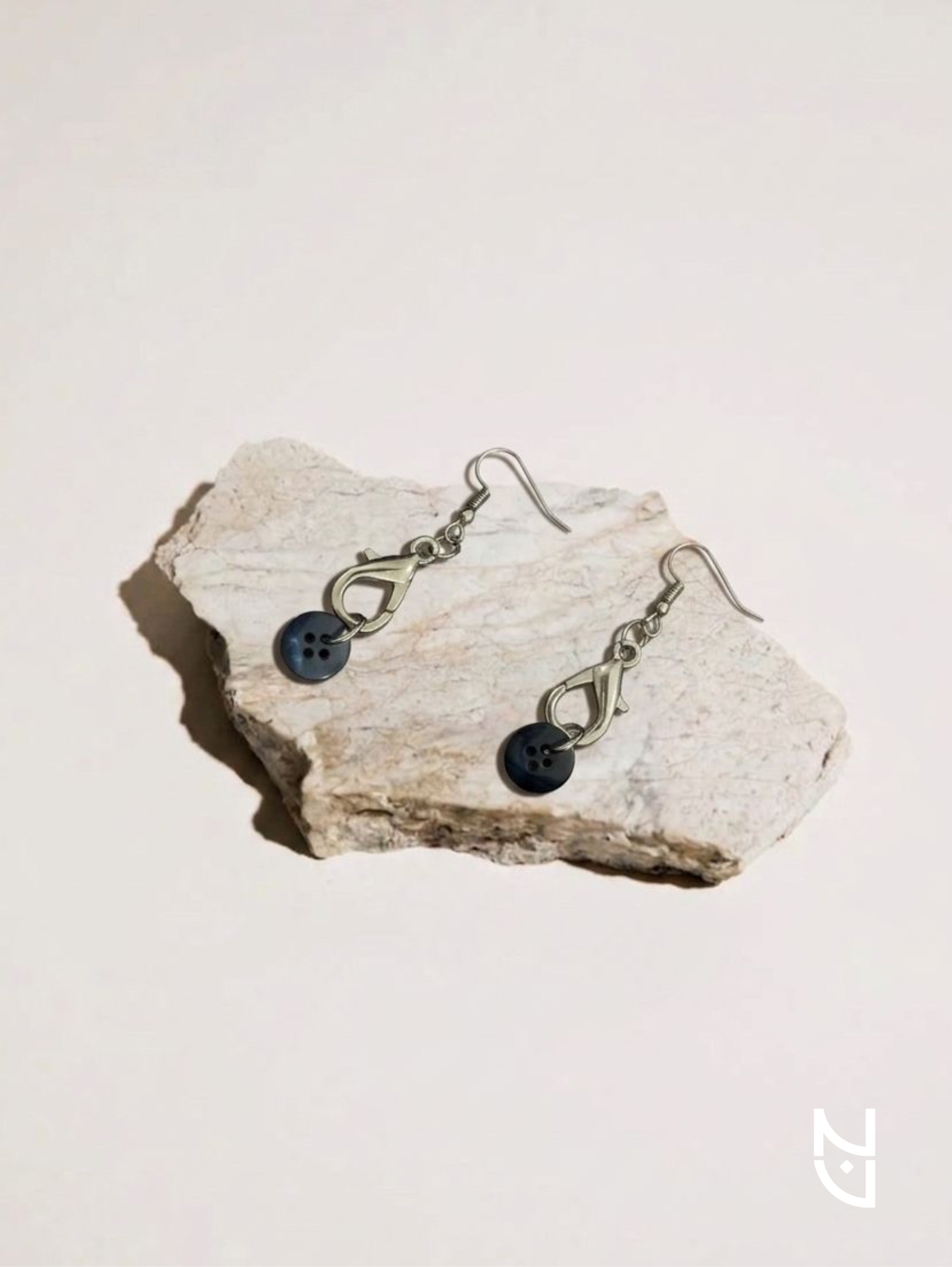 Lock a button Earring