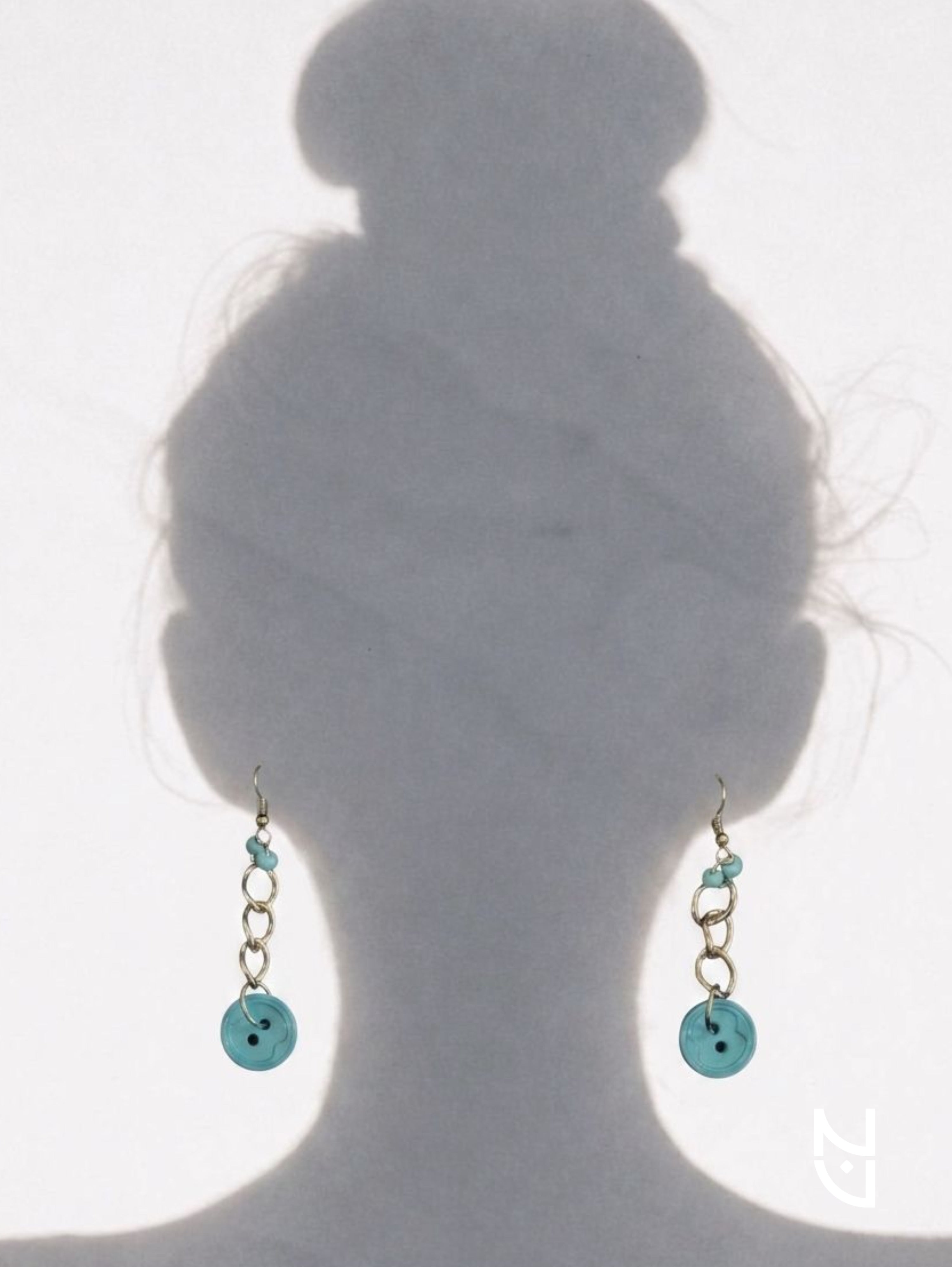 Chain it in blue