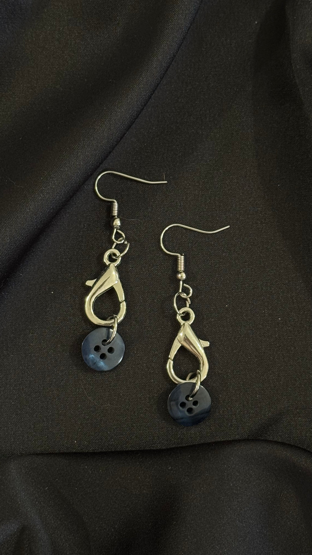 Lock a button Earring
