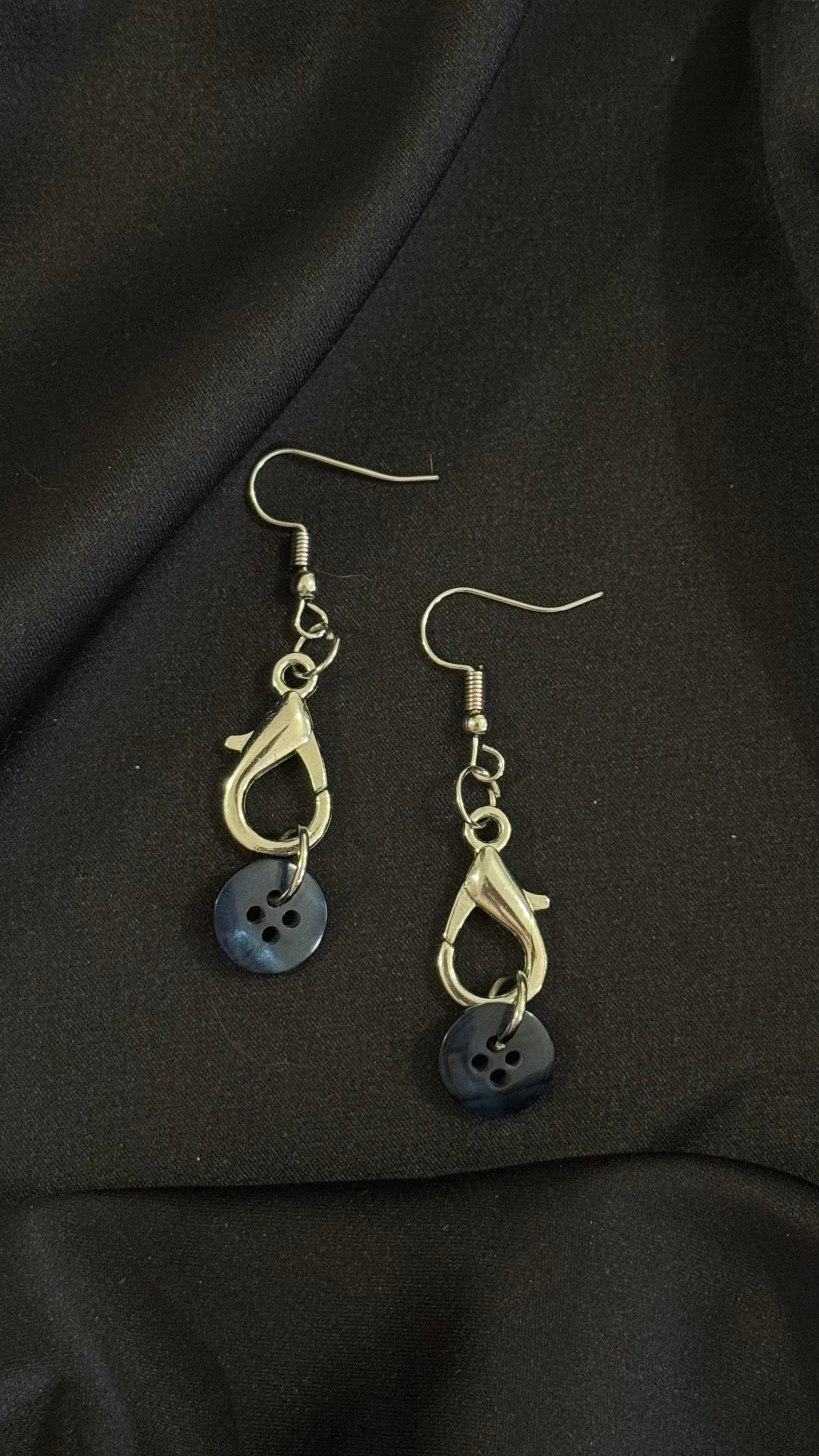 Lock a button Earring